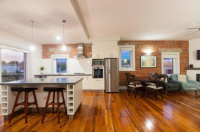 The Bank Apartment - Echuca Holiday Homes